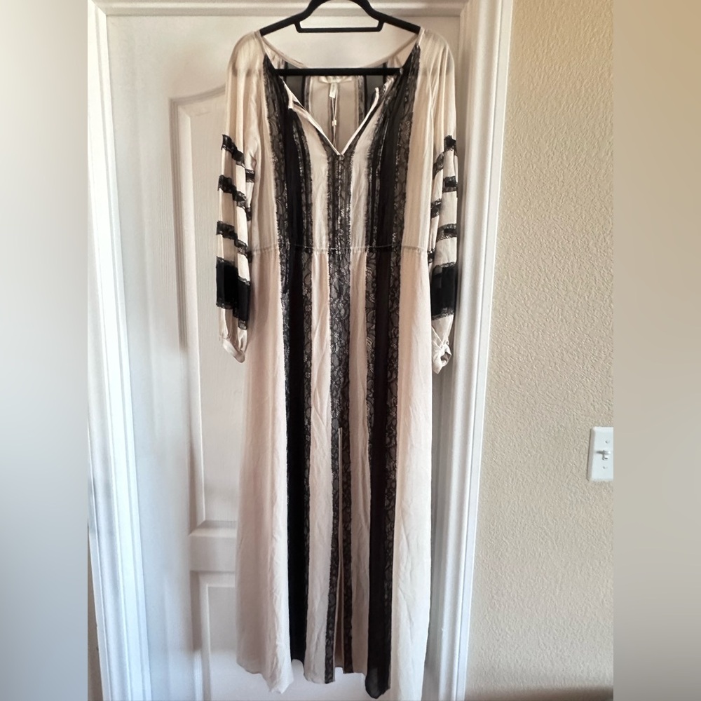 BCBGMaxAzria Black and Cream Long Sleeve Dress